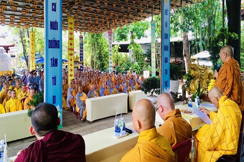 Ban Trị Sự GHPGVN Tỉnh Đồng Nai thăm và cúng dường trường hạ huyện Xuân Lộc